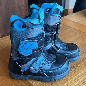Burton mini grom snowboard boots size US 11 C